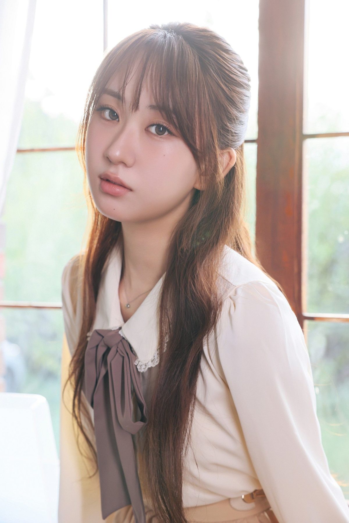 창가에 앉은 전유진